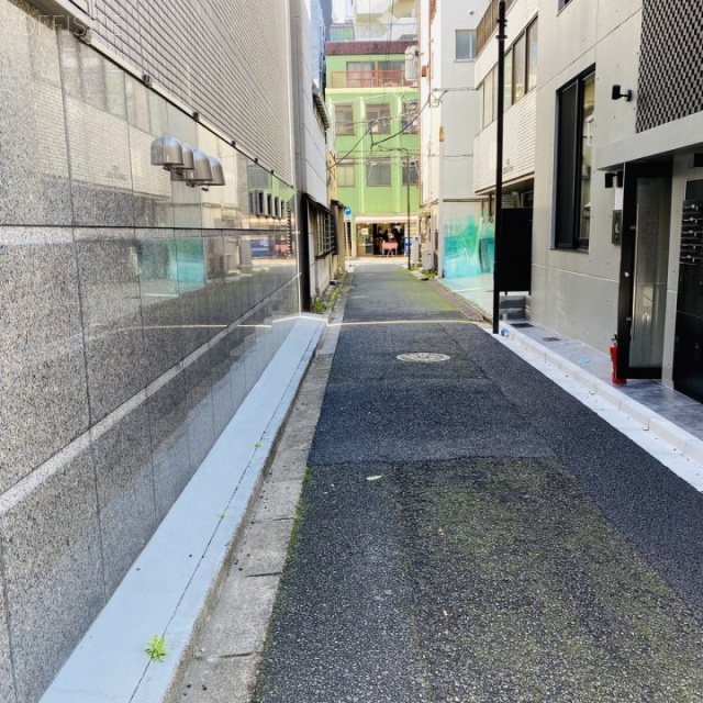 k-suite 外神田　ビル前面道路