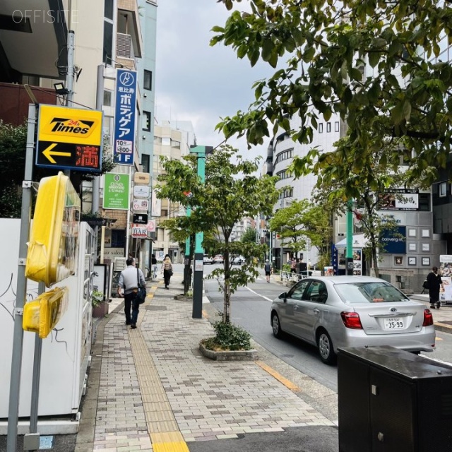 川田ビル　前面歩道
