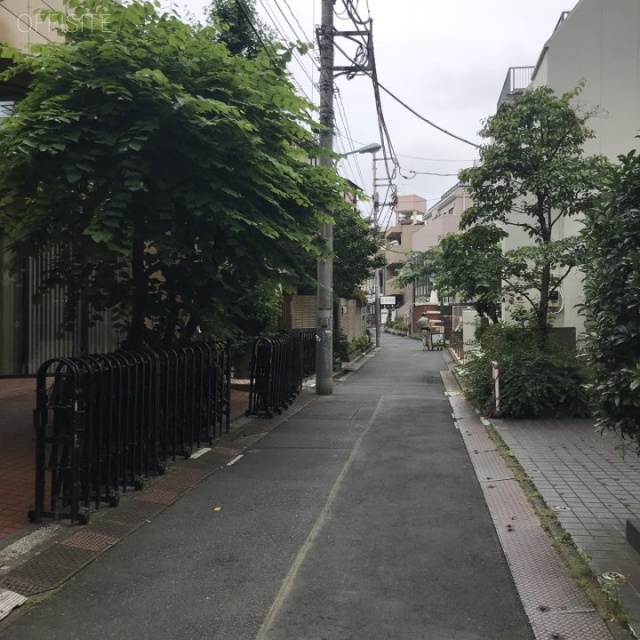 レインボービル　ビル前面道路