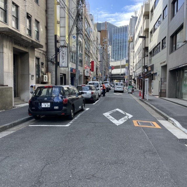 井門神田駅前ビル　前面道路