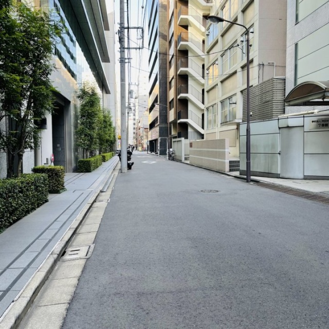 山屋ビル ビル前面道路