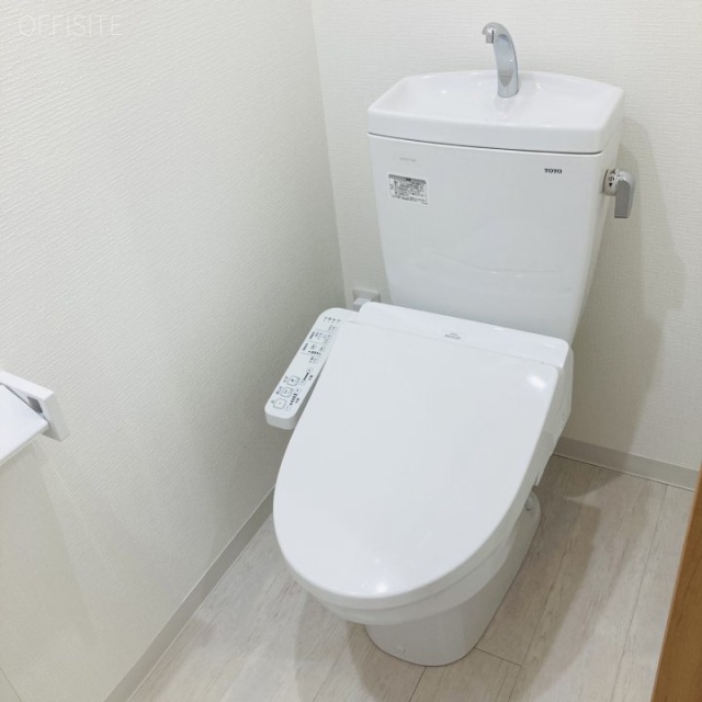 ふぁみーゆ六本木ビル 101号室 トイレ