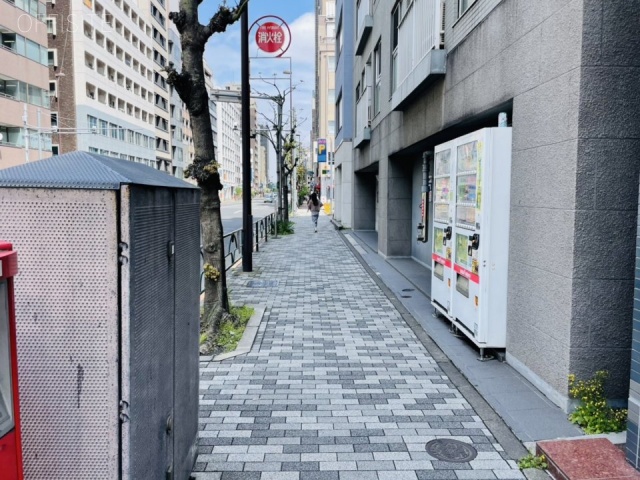UY(ユーワイ)ビル　前面歩道