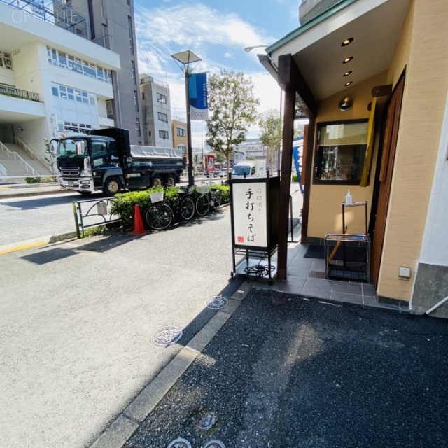 甲山ビル ビル前面道路