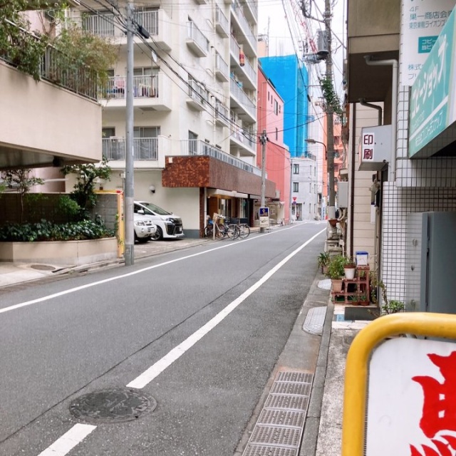 OPTビル ビル前面道路