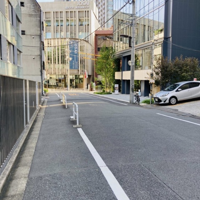 素石(そせき)ビル ビル前面道路