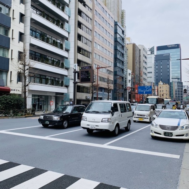 ウンピン神田ビル ビル前面道路