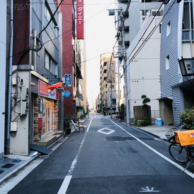 盛重ビル ビル前面道路
