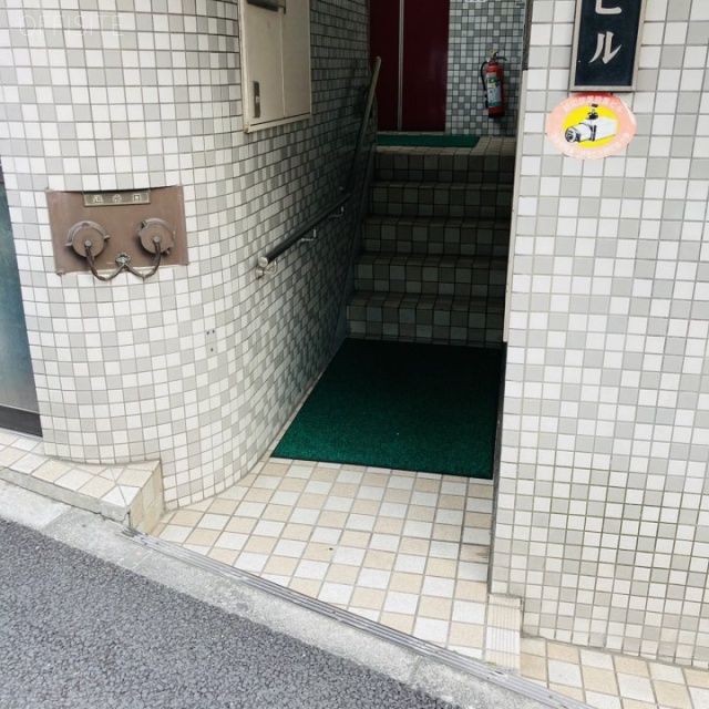 中島ビル エントランス