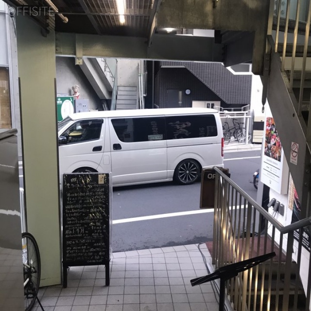 萩原ビル第5 ビル前面道路