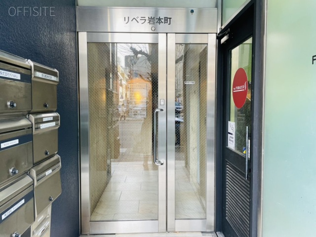 リベラ岩本町 エントランス