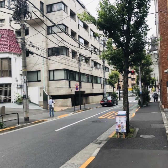 ラシーヌ一番町 ビル前面道路