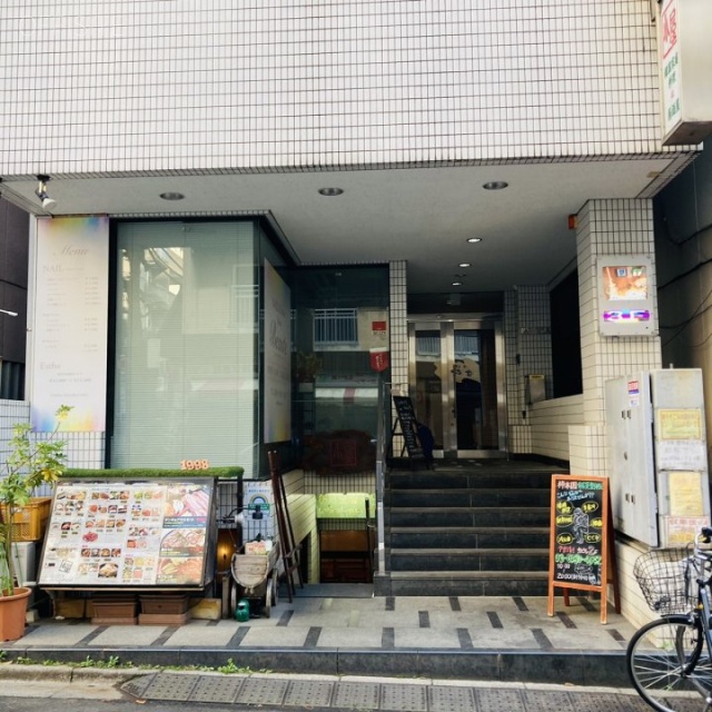 松山ビル エントランス