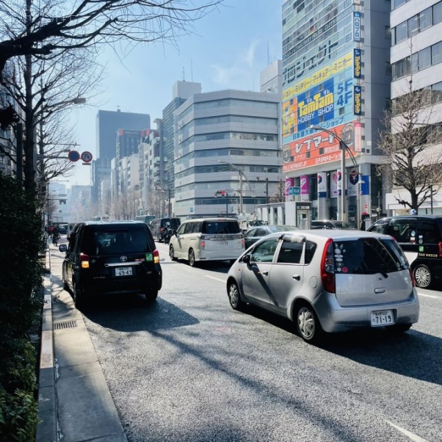 前面に中央通り