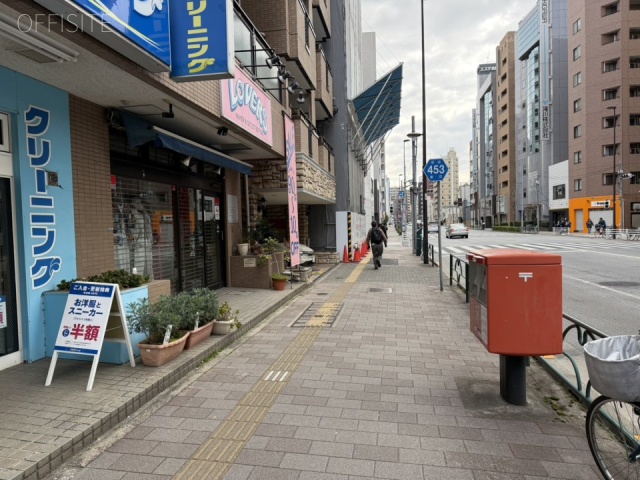 リーラ仲御徒町ビル 前面歩道