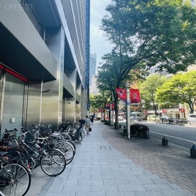 東海ビルディング 前面歩道