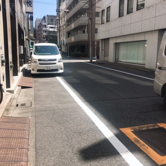 リフレ日本橋 ビル前面道路