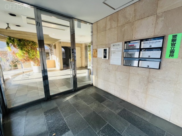 MFビル　エントランス