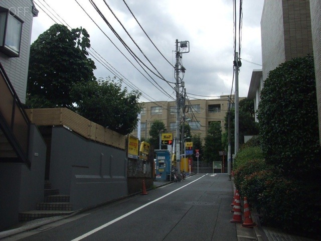5225ビル ビル前面道路