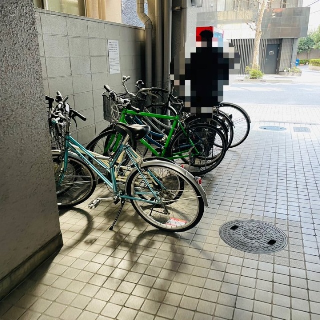 イワモトチョービル 駐輪スペース