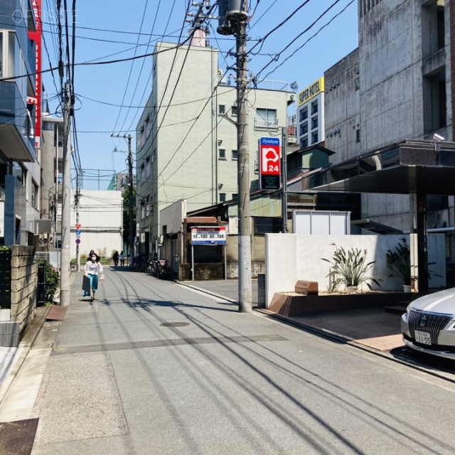 マーキュリー錦糸町 ビル前面道路