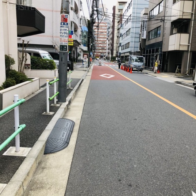 久保ビル ビル前面道路