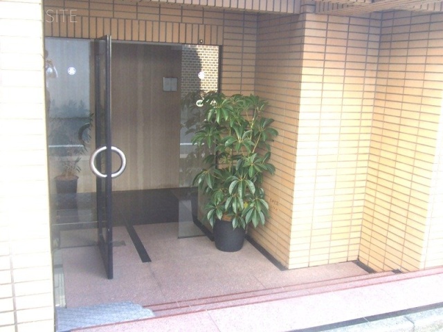 ドルチェ青山ビル エントランス