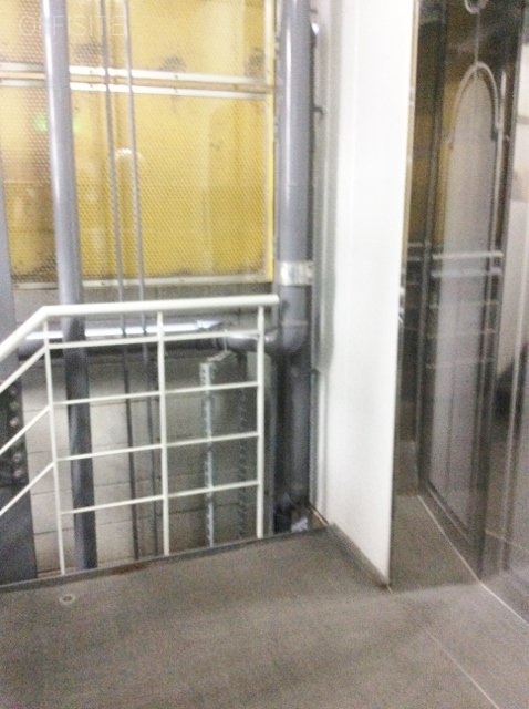 Yファームビル エレベーターホール
