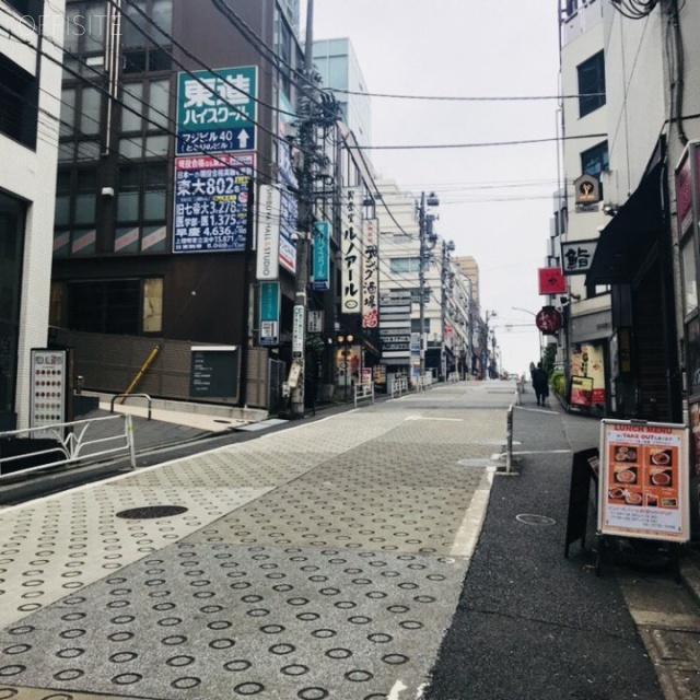 サンライズ桜丘ビル ビル前面道路