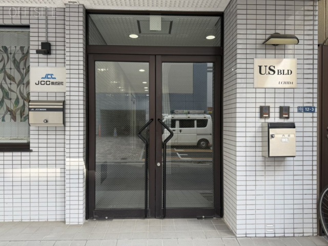 USビル　オフィスビル出入口