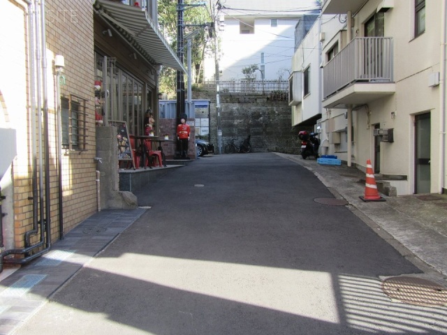 ルランビル ビル周辺道路