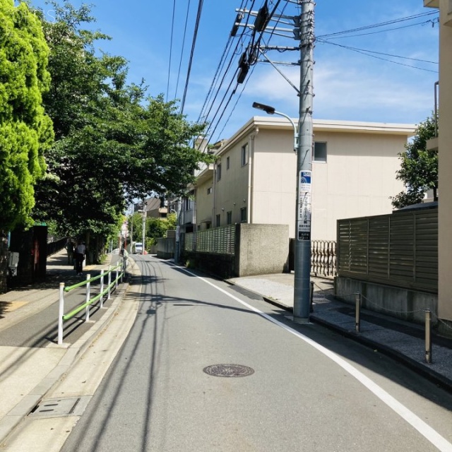 トリプレックスヤナギワラ ビル全面道路