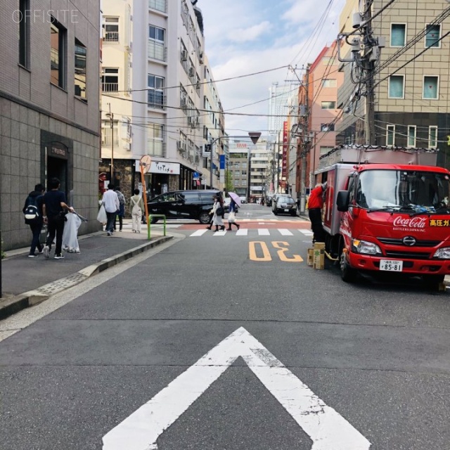 友輪ビル ビル前面道路