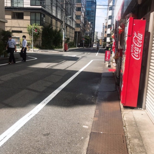 リフレ日本橋 ビル前面道路