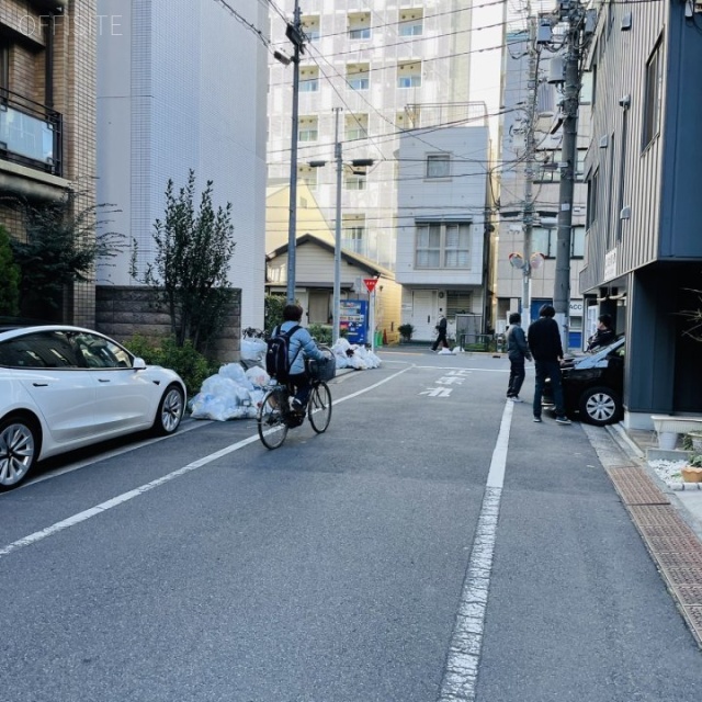 ルーフ御茶ノ水ヒルズ 前面道路