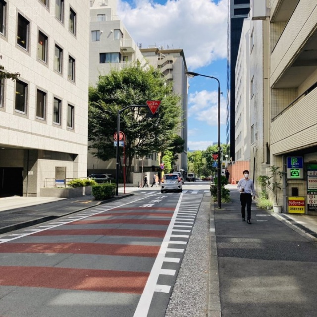 麹町保坂ビル 前面道路