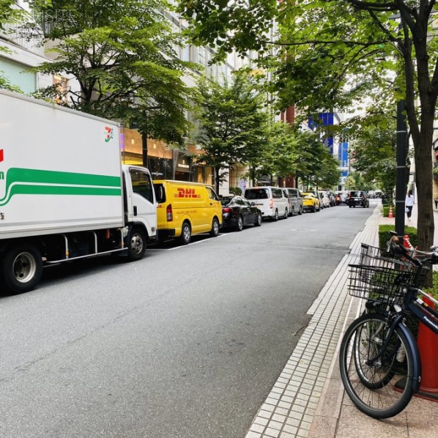 銀座サワモトビル ビル前面道路