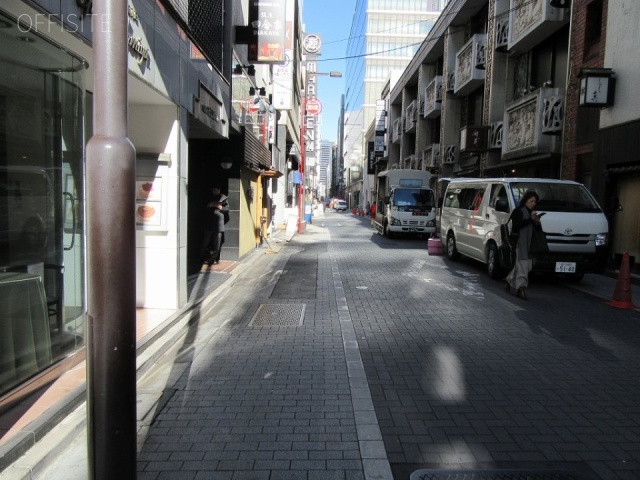 日欧ビル ビル前面道路