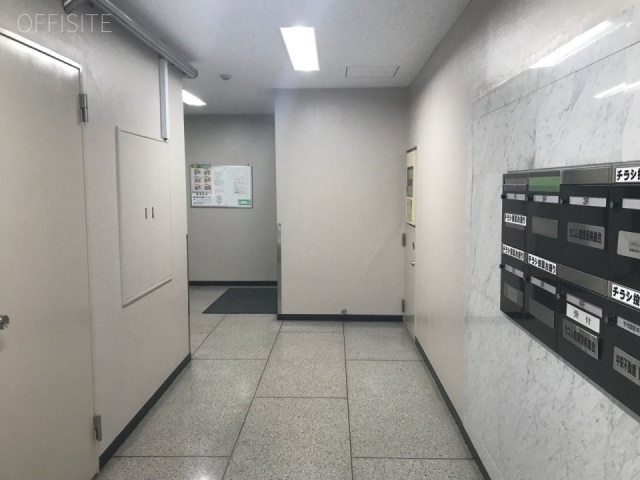 中栄ビル エントランス