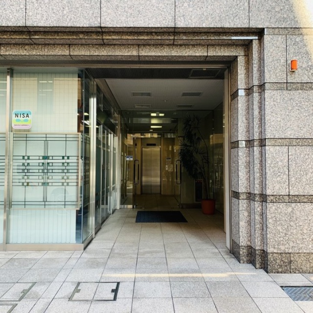 岡地茅場町ビル エントランス