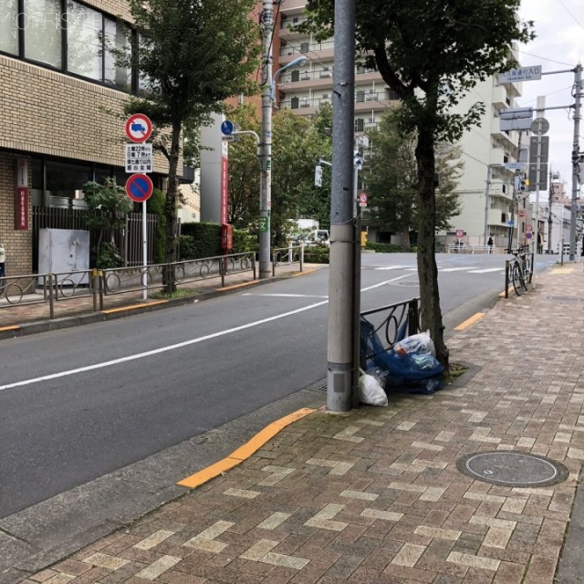 メゾン高円寺 ビル前面道路