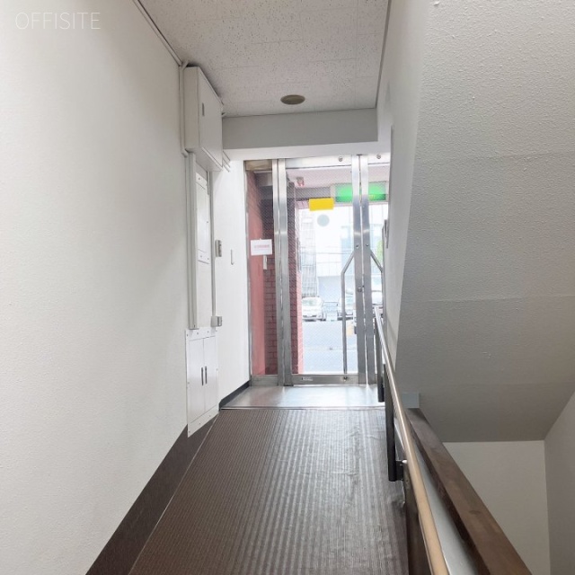 大和会館 オフィスビル背面出入口