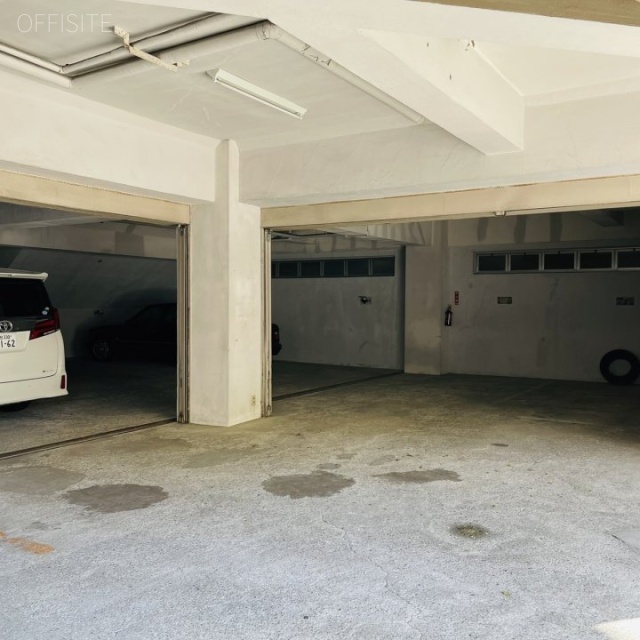 銀杏坂ビル　駐車場
