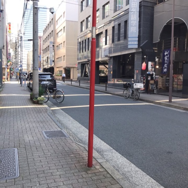 吉和ビル ビル前面道路
