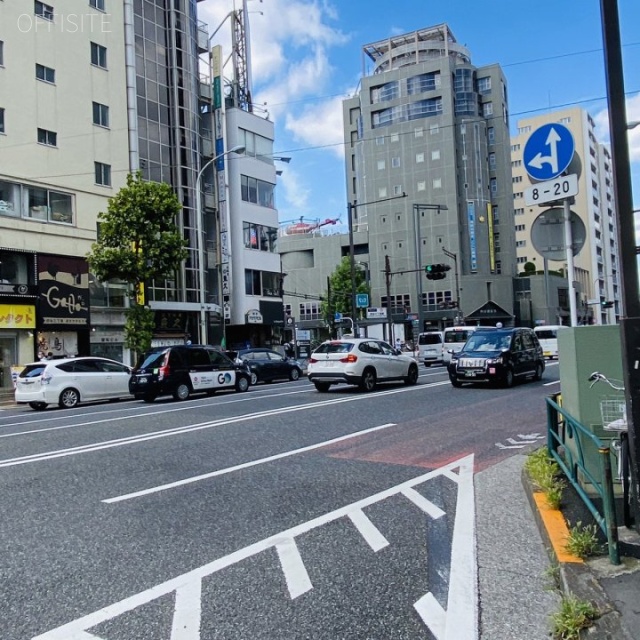 ミクニ四谷ビル 前面道路