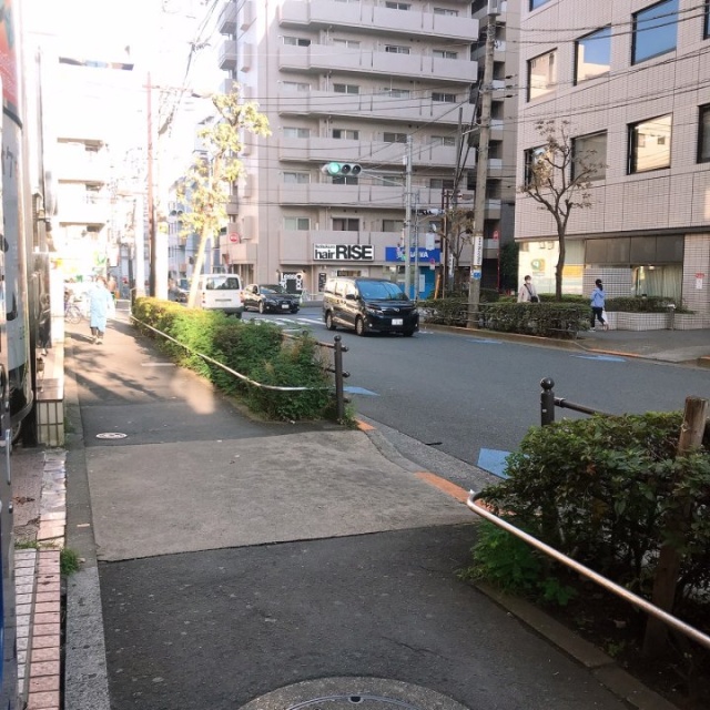 明輝ビル ビル前面道路