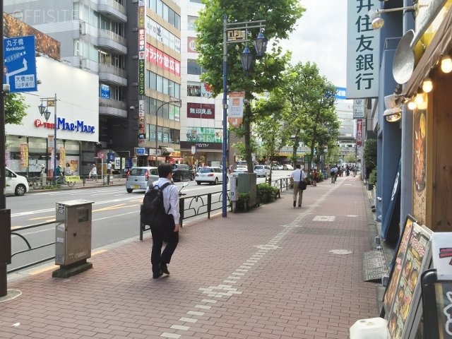 KCビル ビル前面道路