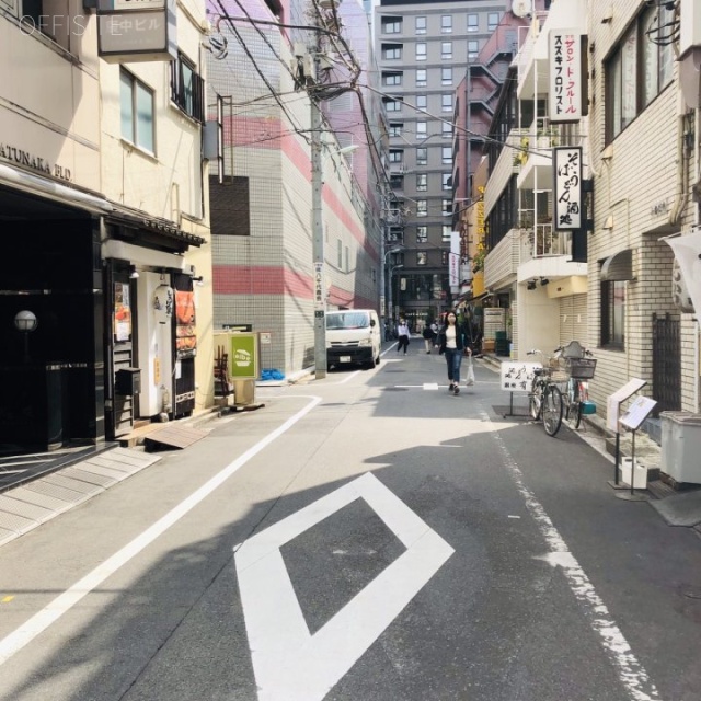 銀座3丁目貸店舗 ビル前面道路