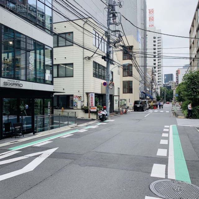 ファブリックビル ビル前面道路