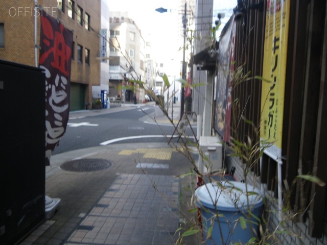 浜松町ビル ビル前面道路